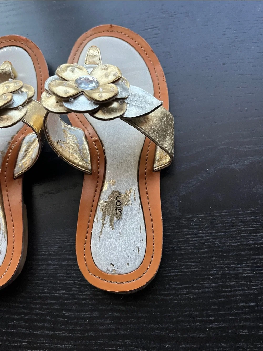 Xhilaration Girls Gold Silver Flower Jeweled Thong Sandals Size 1 Summer